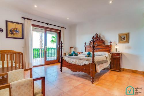 Postel nebo postele na pokoji v ubytování Finca SIONA Alcudia by Mallorca Villa Selection
