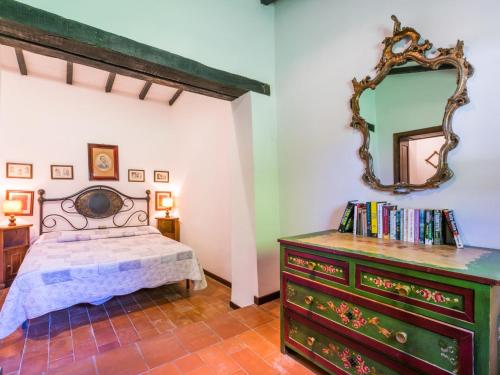 Katil atau katil-katil dalam bilik di Holiday Home Bardeggiano - Caterina 4 - COL247 by Interhome