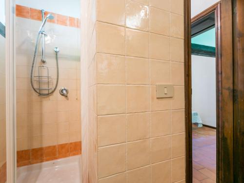 Bilik mandi di Holiday Home Bardeggiano - Caterina 4 - COL247 by Interhome