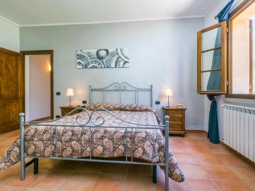 Ένα ή περισσότερα κρεβάτια σε δωμάτιο στο Apartment Casolare Bretulla-2 by Interhome