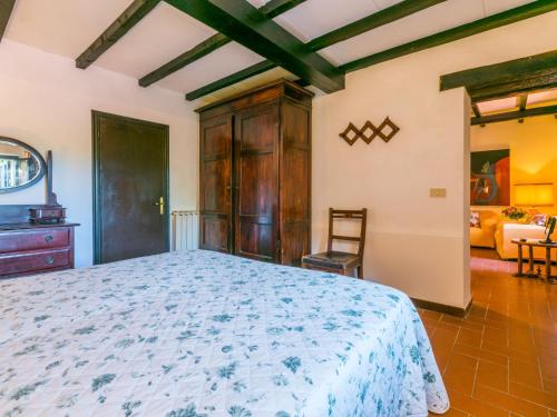 Postel nebo postele na pokoji v ubytování Holiday Home Bardeggiano - Caterina 5 by Interhome