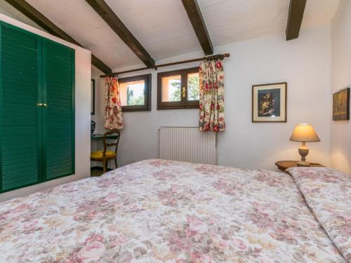 Postel nebo postele na pokoji v ubytování Apartment Bardeggiano - Caterina 3 - COL246 by Interhome
