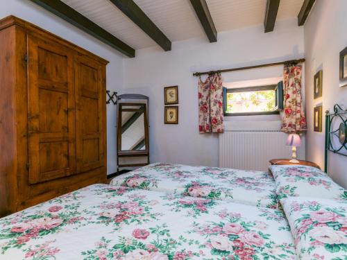 Postel nebo postele na pokoji v ubytování Apartment Bardeggiano - Caterina 3 - COL246 by Interhome