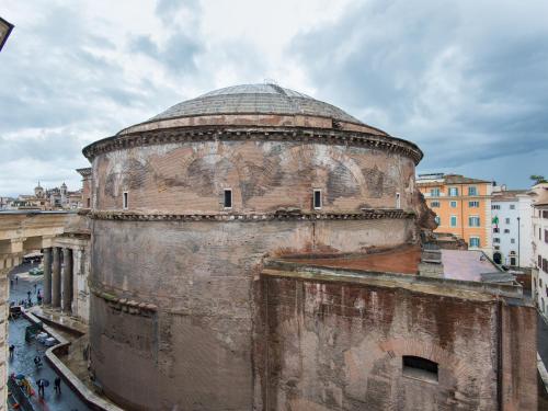 Pantheon Enchanting Luxury Apartment