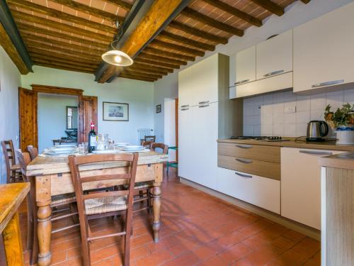 Kuchyň nebo kuchyňský kout v ubytování Apartment Giuggiolo 4 by Interhome