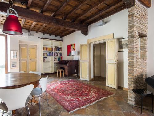 Pantheon Enchanting Luxury Apartment