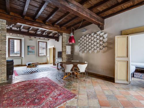Pantheon Enchanting Luxury Apartment