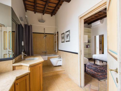Pantheon Enchanting Luxury Apartment