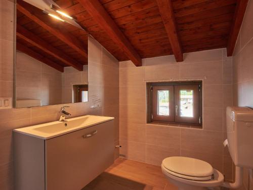Koupelna v ubytování Holiday Home Rustico Maria - DMA392 by Interhome