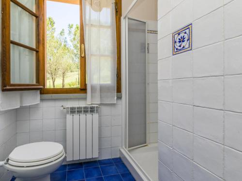 Ένα μπάνιο στο Apartment Casolare Bretulla-3 by Interhome