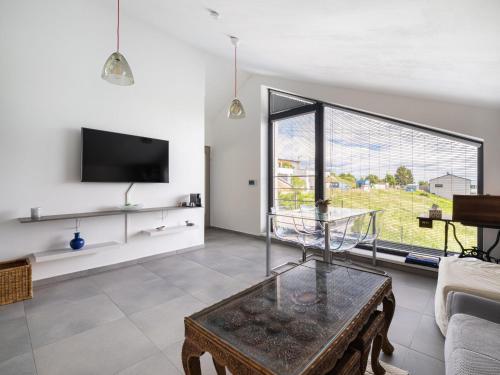 TV a/nebo společenská místnost v ubytování Apartment Lány by Interhome