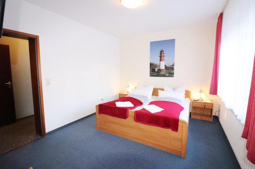 Postel nebo postele na pokoji v ubytování Haus Dithmarschen Wohnung 1