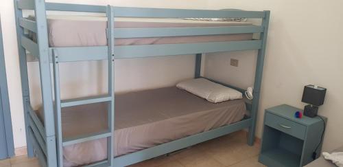 Poschodová posteľ alebo postele v izbe v ubytovaní Piero's Apartment Calasetta