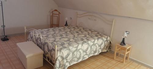 a bedroom with a bed and a table with a lamp at Villa Maria in Marconia