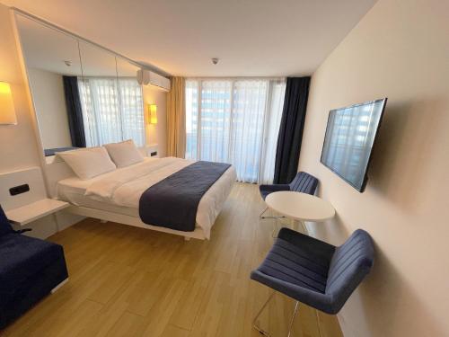 A bed or beds in a room at Orbi City Sea View
