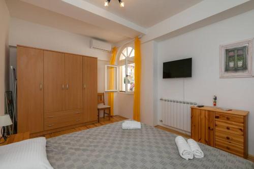 Apartment Tonka - Two bedroom apartment with partial sea view