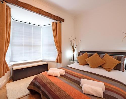 Ένα ή περισσότερα κρεβάτια σε δωμάτιο στο St Martins Apartment