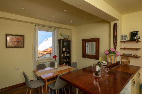 Apartment Tonka - Two bedroom apartment with partial sea view