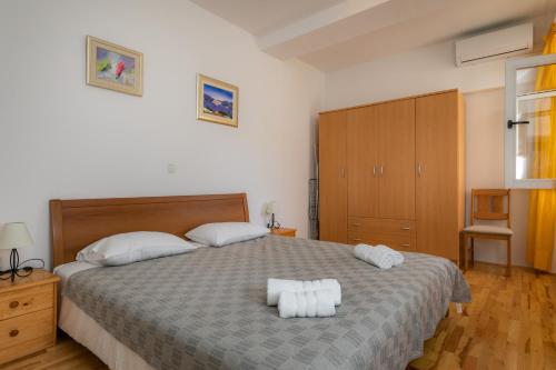 Apartment Tonka - Two bedroom apartment with partial sea view