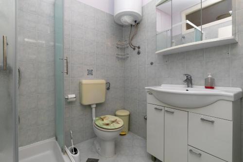 Apartment Tonka - Two bedroom apartment with partial sea view