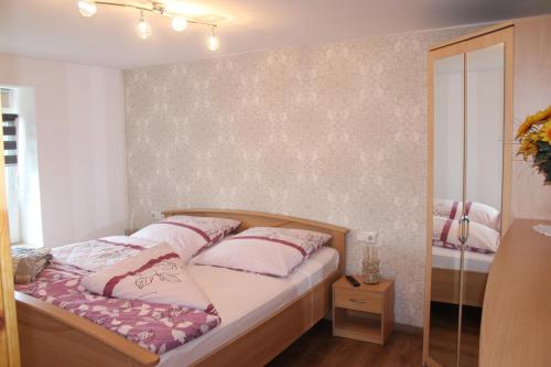 Posteľ alebo postele v izbe v ubytovaní Ferienwohnung Arne