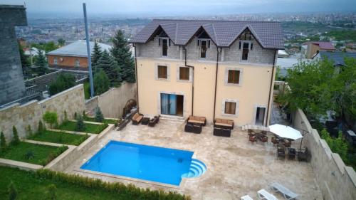 Bazén v ubytování Villa De France nebo v jeho okolí