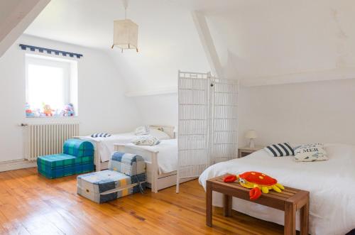 Posteľ alebo postele v izbe v ubytovaní Treffiagat - Grande maison pour 9 - Jardin