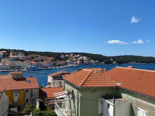 Fotografia z galérie ubytovania Spacious 2 storey apartment old town Mali Lošinj v Mali Lošinj