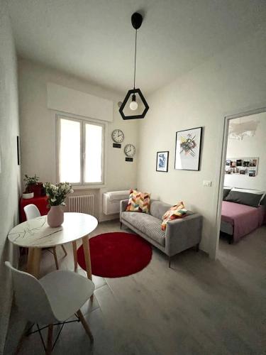 a living room with a couch and a table at Padova Dream: flat in the heart of Padua in Padova