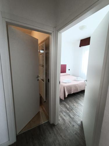 a room with a bedroom with a bed in it at Affitta Camere Elena in Colà di Lazise