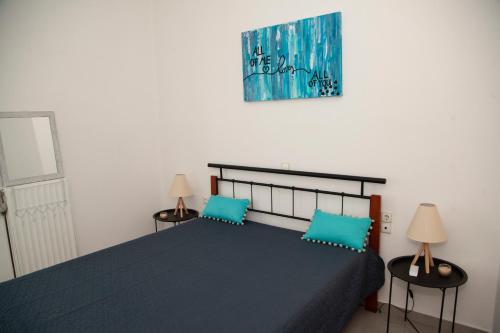 A bed or beds in a room at Meraki Beautiful apartment near the sea