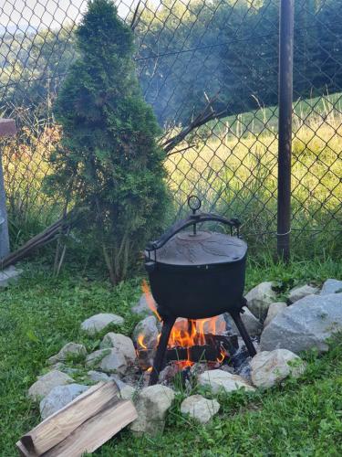 Kemudahan BBQ tersedia untuk tetamu di rumah percutian