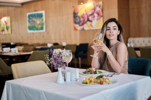 Gambar di galeri bagi Bilyana Beach Hotel di Nesebar