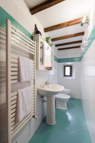 Bilik mandi di La Ginestra di Valerio - Chianti villa with large Pool & Wifi
