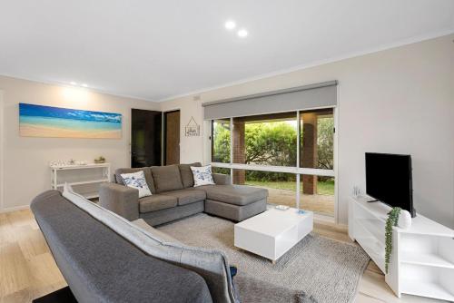a living room with a couch and a tv at Sorrento Lifestyle Awaits in Sorrento