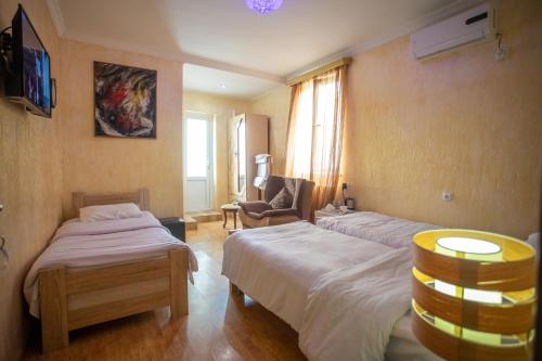 Postel nebo postele na pokoji v ubytování HOTEl MKUDRO