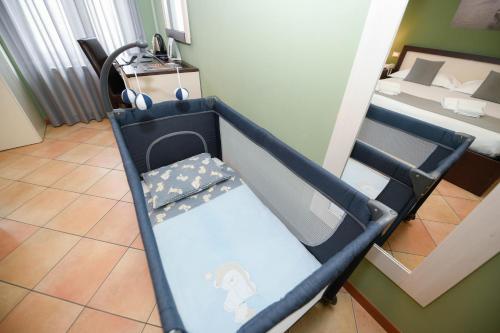 a small room with a bunk bed in it at Albergo Locanda Primavera in Rodengo Saiano