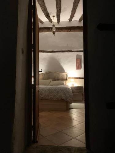 a bedroom with a bed in a room at El Portal de Moratalla in Moratalla