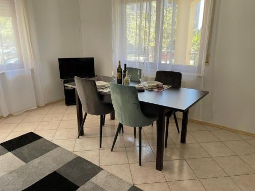 Televízia a/alebo spoločenská miestnosť v ubytovaní Apartment Eli - Zadar