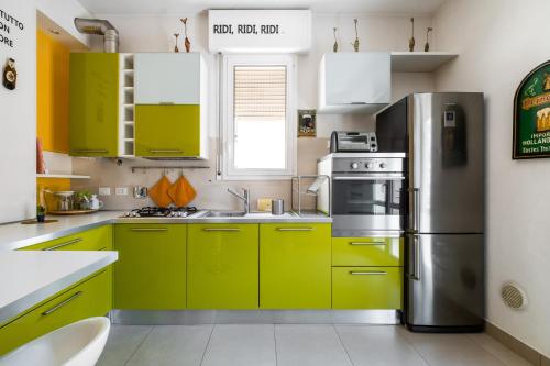 A kitchen or kitchenette at Bergonzoni Modern Apartment by Wonderful Italy