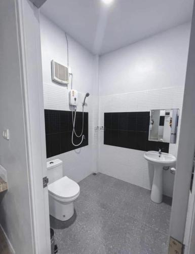 a bathroom with a toilet and a sink at กาลครั้งหนึ่ง @ สิชล รีสอร์ท (Once upon a time@Sichon Resort) in Sichon