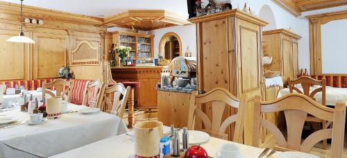 Kuchyň nebo kuchyňský kout v ubytování Hotel Kristall B&B