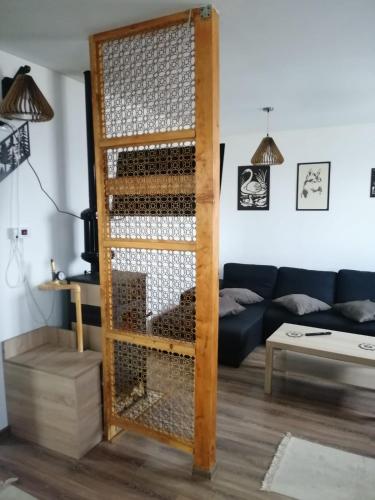 Posezení v ubytování Cabana de lemn Runcu Stone