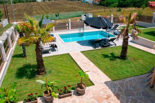 Πισίνα στο ή κοντά στο Villa Liana , private Villa with pool and garden