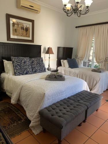 Ένα ή περισσότερα κρεβάτια σε δωμάτιο στο A Tapestry Garden Guest House