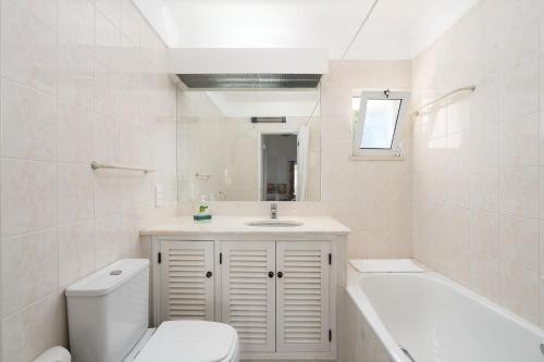 Ванная комната в Charming Balaia Golf Village Apartment - Sleeps 6