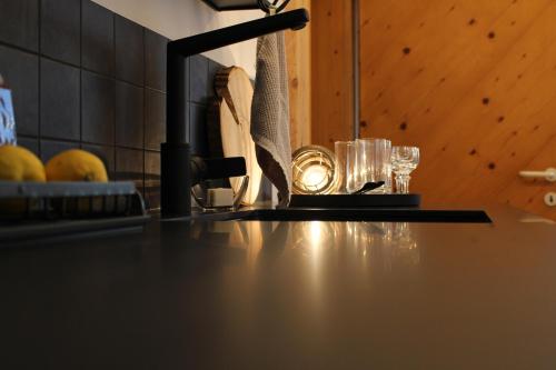 a counter top with a candle and glasses on it at Studio Maria in Egg