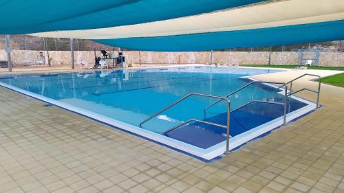 Piscina di אי שם בבקעה o nelle vicinanze