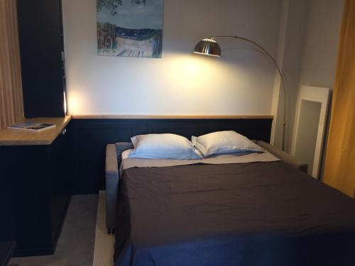Postel nebo postele na pokoji v ubytování Dinard: studio à 100 m de la plage de L'Ecluse