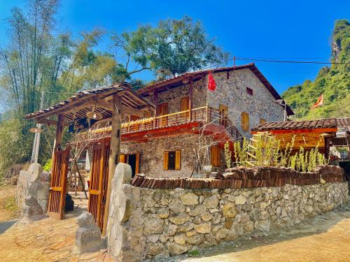 Το κτήριο όπου στεγάζεται  the country house